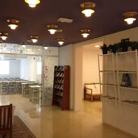 Estrella De Mar Youth Albergue Calella